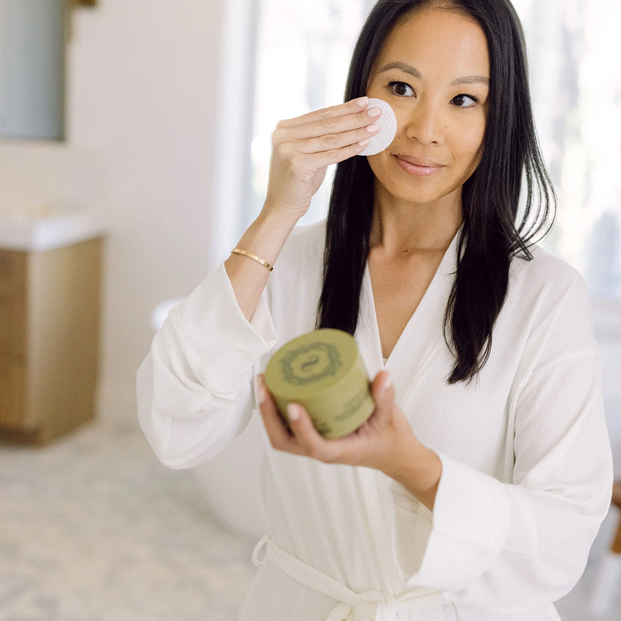 Vitamin C & Ferulic Peel Pads - Image 5